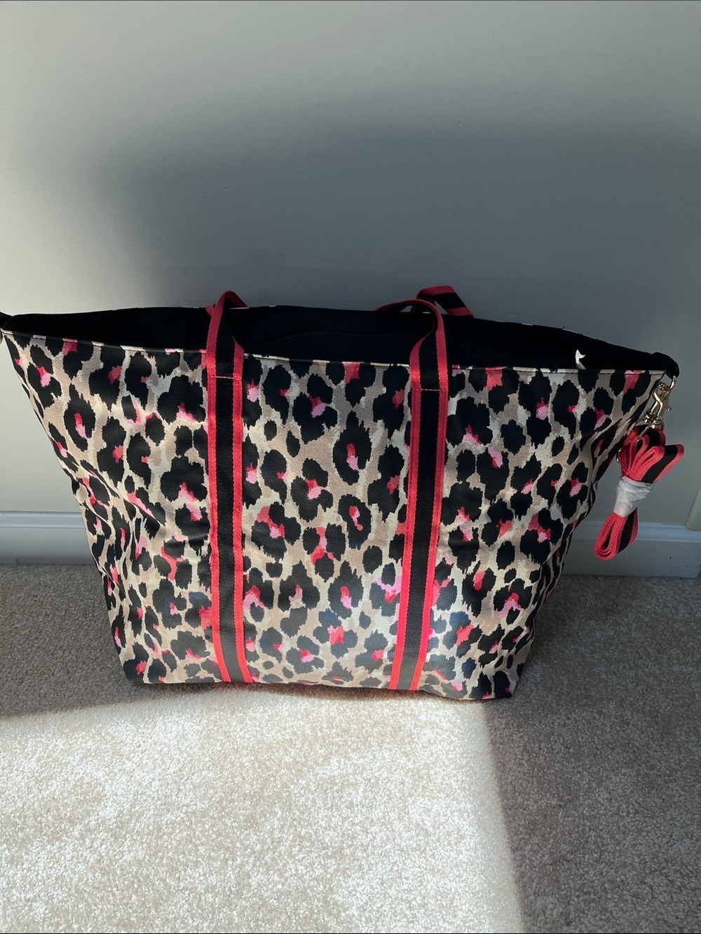 Victoria's Secret Jumbo Beach Bag - Picture 4 of 10